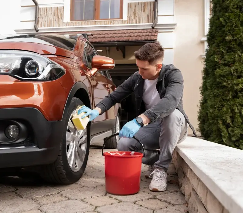 Lavage auto à domicile Dry : professionnel intervenant sur un véhicule